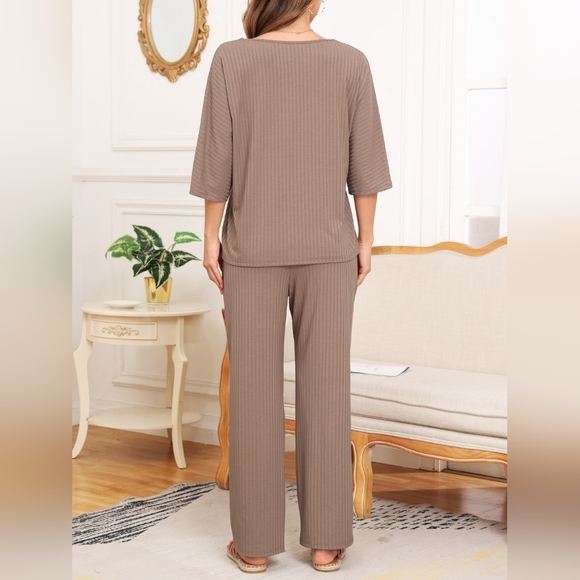 Elegant Brown Women's Ribbed Two-Piece Set - Picture 3 of 8